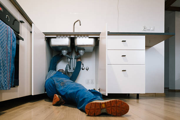 Professional Emergency Plumber technician working in Jonesboro, IN